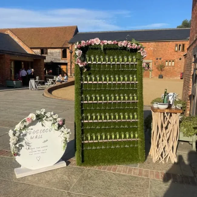 prosecco wall hire essex, burnham on crouch, maldon, brentwood, Southminster, south woodham ferrers, rayleigh, brentwood, canvy island, althorne, lathingdon, basildon, hornchurch